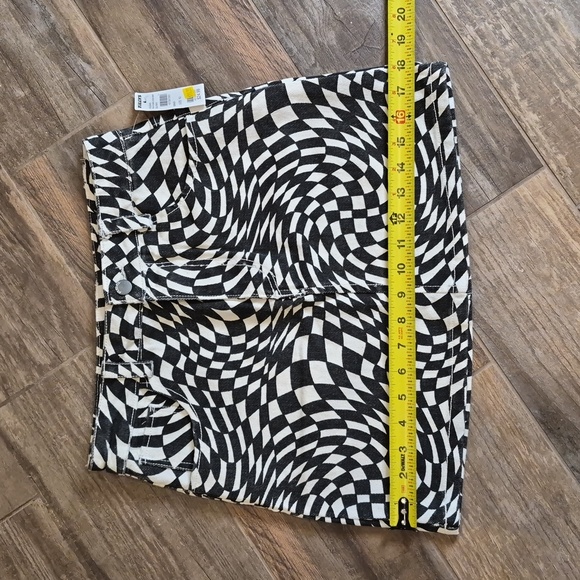 RSQ Black & Ivory Checkered Swirl Denim Mini Skirt, XS - Picture 7 of 16